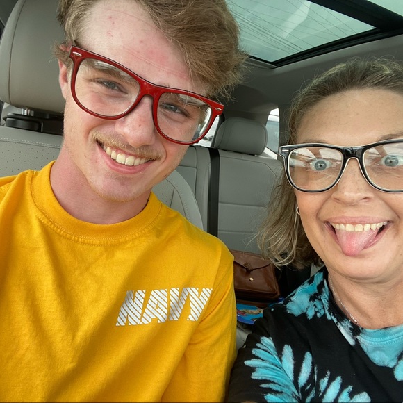 Meet your Posher, Cassie - Picture 3 of 16